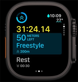 Екранът What's Up Next показва оставащото разстояние при плуване свободен стил.