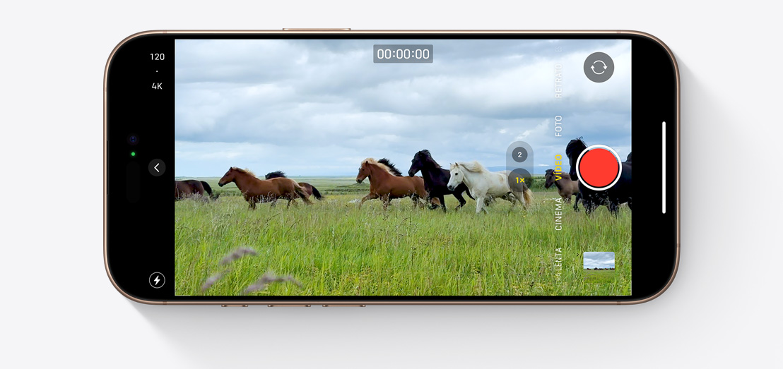 O app Câmera no iPhone 16 Pro mostrando a tela estática de um vídeo de cavalos correndo filmado em 4K Dolby Vision a 120 qps.