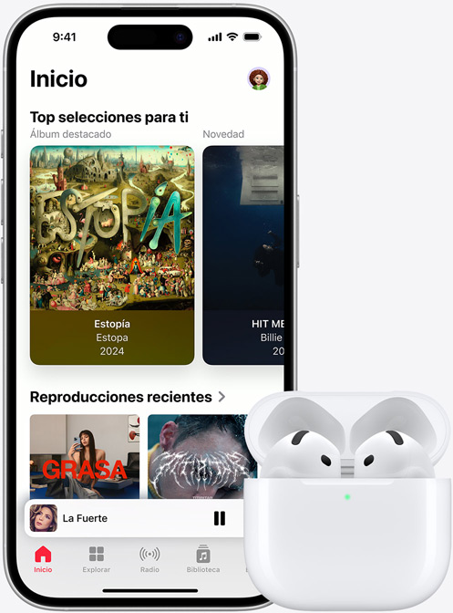 Un iPhone 16 reproduciendo música con unos AirPods al lado