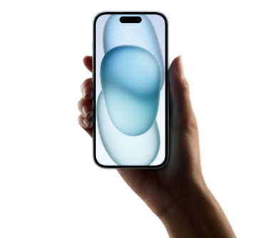 iPhone 15, eine Hand hält ein iPhone Modell, All-Screen Display, Dynamic Island mittig nahe dem oberen Rand, gerundete Ecken.