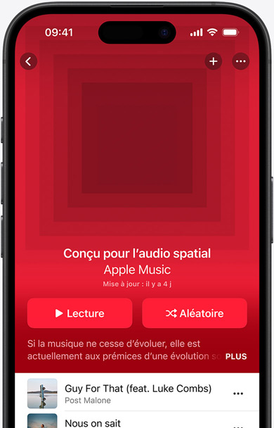 Écran d’iPhone affichant l’illustration de la playlist Conçu pour l’Audio spatial dans l’app Apple Music