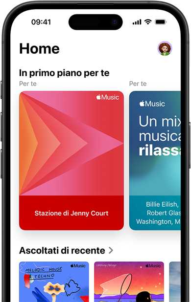 Il pannello Home di Apple Music su un iPhone, con il carosello dei contenuti della sezione In primo piano per te che mostra stazioni personalizzate e playlist di Jenny Court