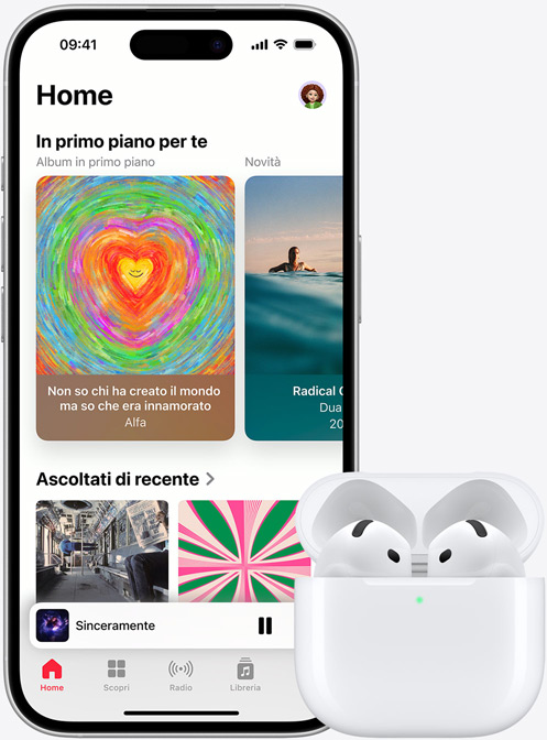 Un iPhone 16 che riproduce una canzone con accanto un paio di AirPods