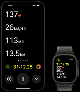 자전거 관련 수치를 보여주는 실시간 현황 화면이 Apple Watch Ultra 2와 iPhone에 표시되어 있는 모습.