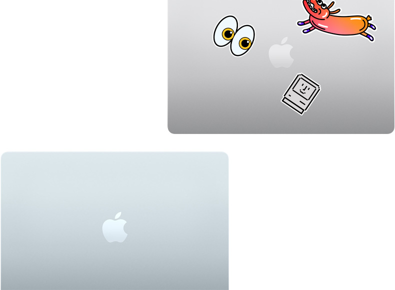 لابتوب Mac فضي مغلق ومغطى بملصقات، وجهاز MacBook Air أزرق سماوي مغلق وبدون ملصقات.