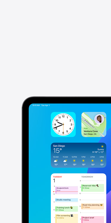 iPad Pro 螢幕上展示旁白功能，畫面中有個天氣 app 的小工具，音訊輸出的內容為「天氣，聖地牙哥，15°」