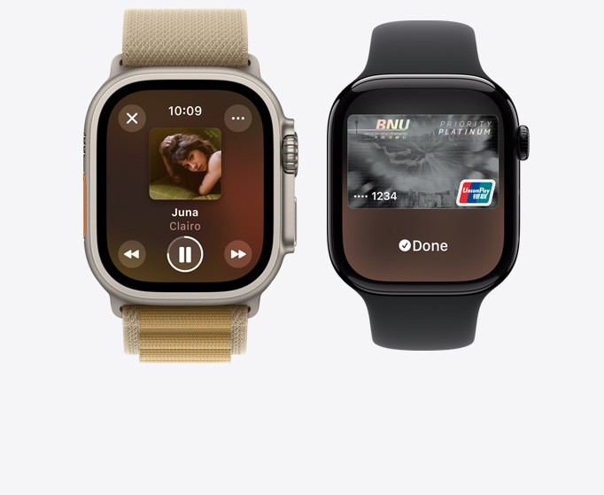 Apple Watch Ultra 2 及 Apple Watch Series 10 的正面，分別顯示正在播放音樂及以 Apple Pay 使用信用卡交易。