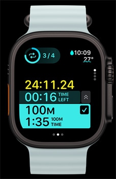 Apple Watch Ultra 2 so zobrazeným časovým intervalom plávania v rámci vlastného tréningu.