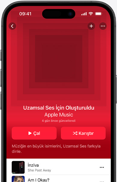 iPhone ekranında Apple Music uygulamasındaki Uzamsal Ses için Oluşturuldu başlıklı çalma listesi kapak görseli gösteriliyor