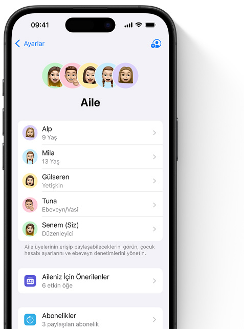 Ayarlar’da Aile sayfasını gösteren iPhone ekranı, bireysel aile üyelerinin Memoji’leri, her biri kendi renkli dairesine yerleştirilmiş, üst tarafta sıralanmış, aynı Memoji’ler Aile İçi Paylaşım grubunun tüm üyelerini gösteren aşağıdaki listede de bulunuyor