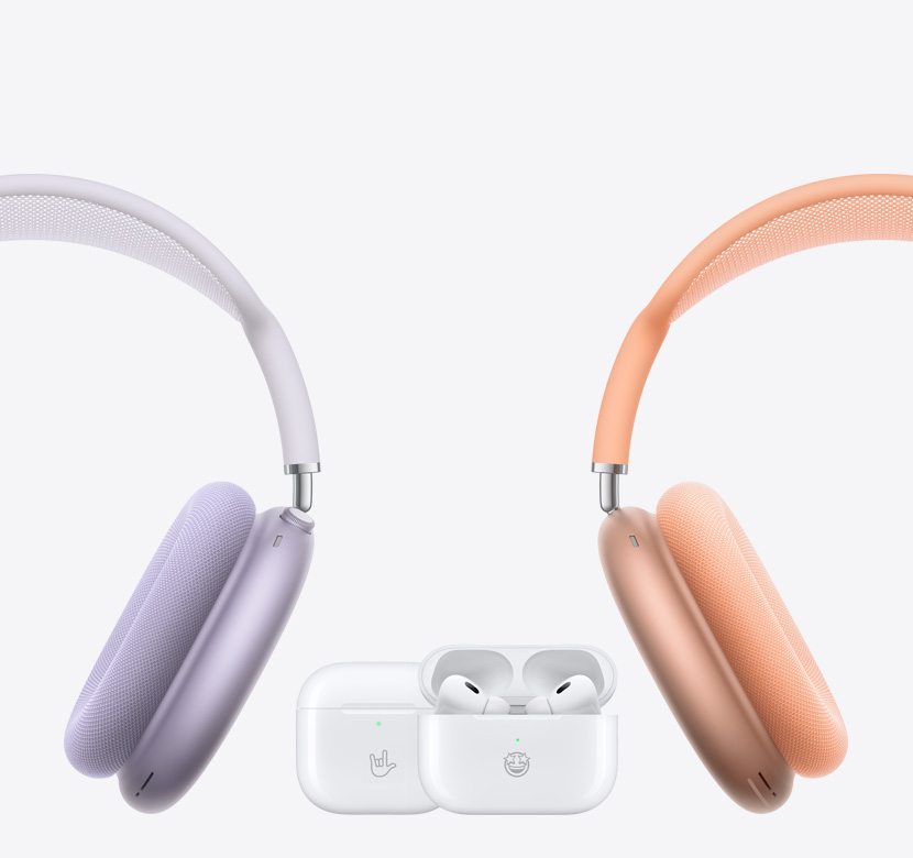 畫面的左右兩側各有一部 AirPods Max，中間擺放著 AirPods 4 與 AirPods Pro 2。