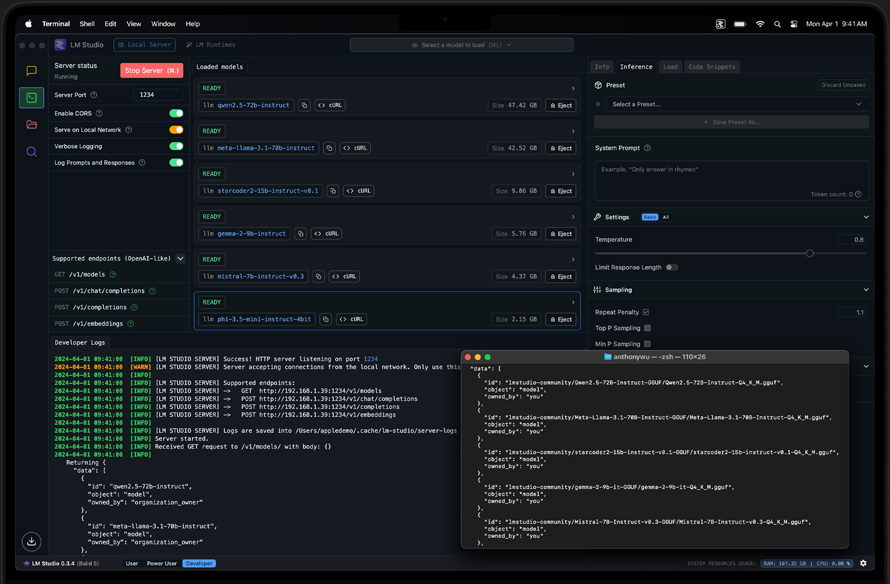 使用者正在 LM Studio app 中處理大型語言模型